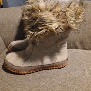 Sorel Womens Faux Fur, Tan Boots.  Size 10